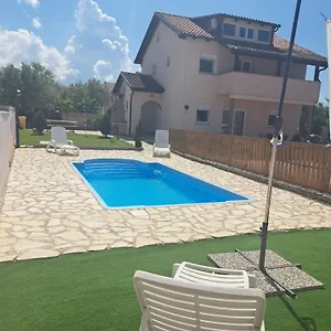 https://peroj-100-c.in-istria.net